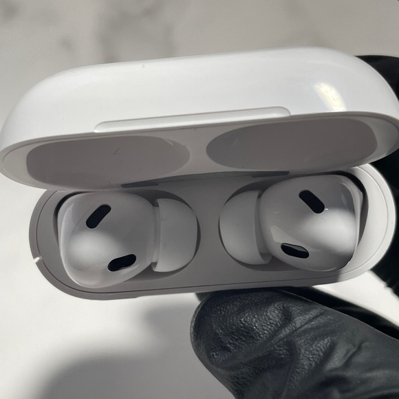 Airpods pro 2nd (used) - Picture 3 of 5